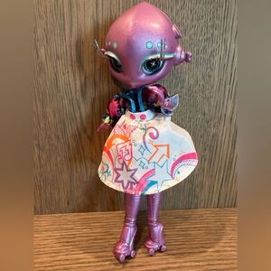 Novi Stars Mae Alien Doll with Skirt